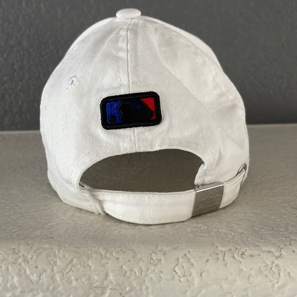 White hat - Picture 4 of 4